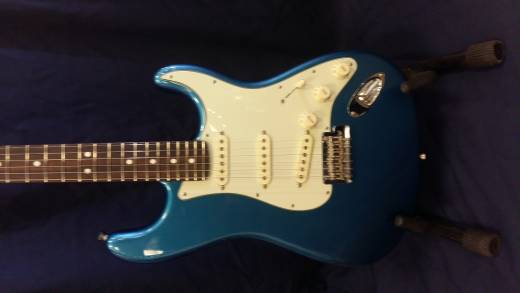 Fender American Pro Strat in Lake Placid Blue 2